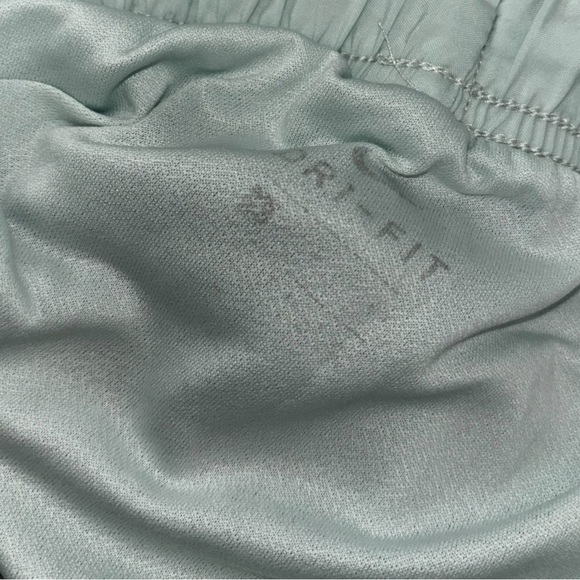 Nike dri fit grey shorts with blue mesh‎ sides size small - Picture 4 of 6